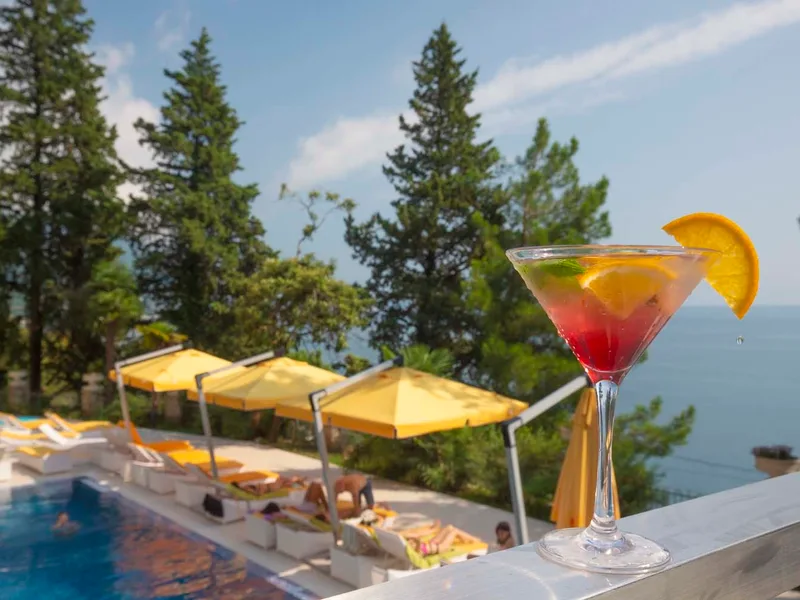 Открытый бассейн - Отель Garden Resort Gagra