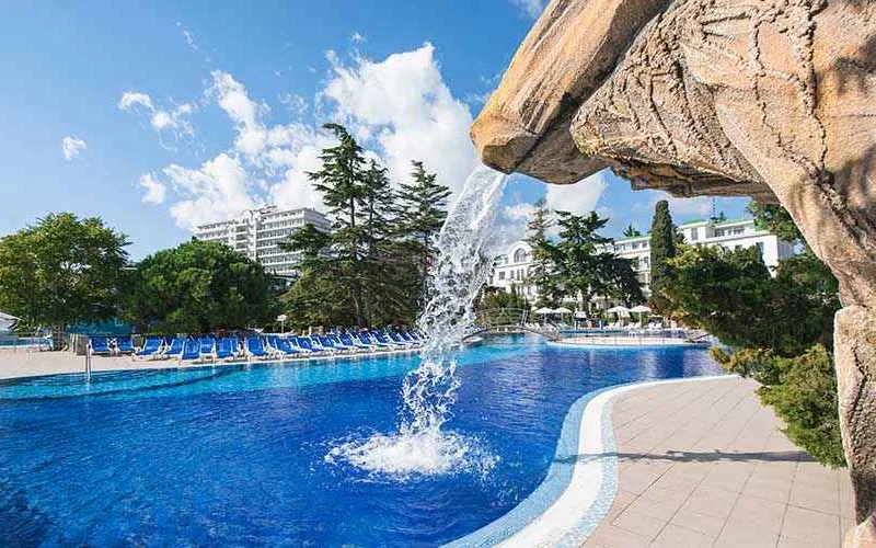 Бассейн возле моря - Отель Riviera Sunrise Resort&SPА