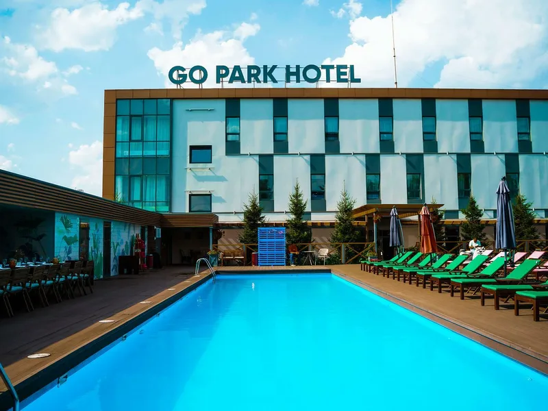 Открытый бассейн - Отель GoPark Hotel