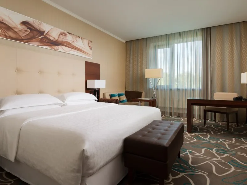 Семейный номер с большой кроватью и диваном-кроватью - Отель Sheraton Moscow