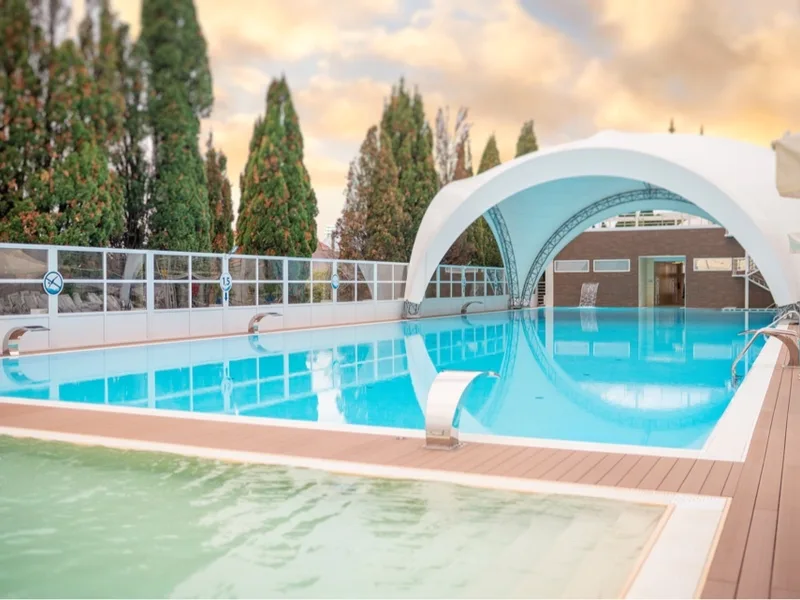 Открытый бассейн - Отель Bridge Resort
