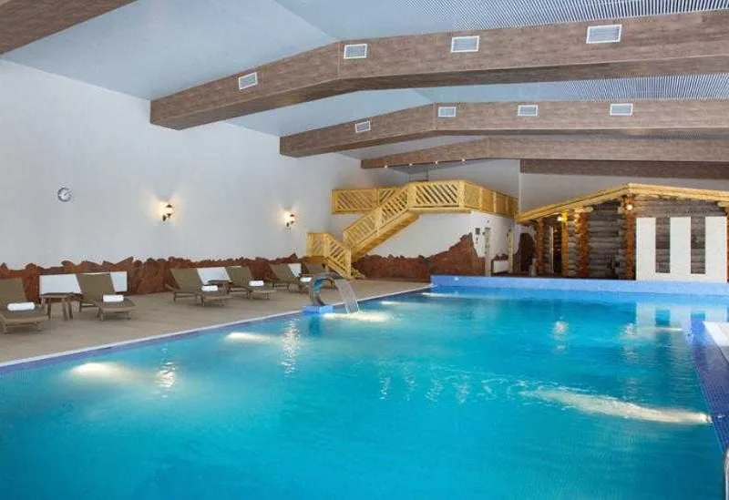 Крытый бассейн - Отель Country Resort HOTEL & SPA