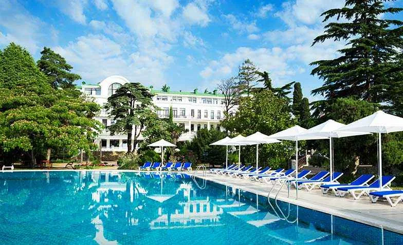 Бассейн с подогревом - Отель Riviera Sunrise Resort&SPА