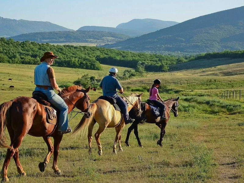 Конные прогулки - Отель Cosmos Collection Altay Resort
