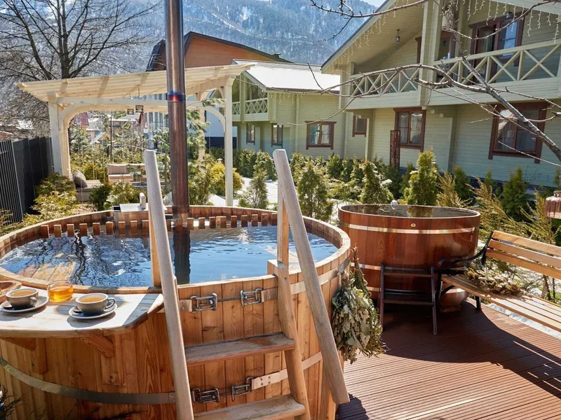 Японская кедровая купель Фурако с видом на горы - Отель Hills Polyana Hotel