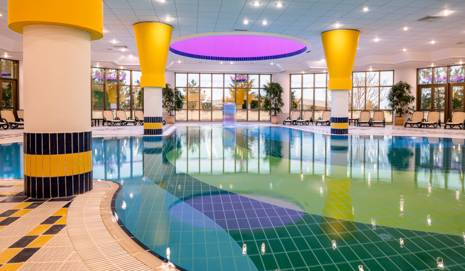 Крытый бассейн, сауна и хаммам -  Надежда SPA & Морской рай
