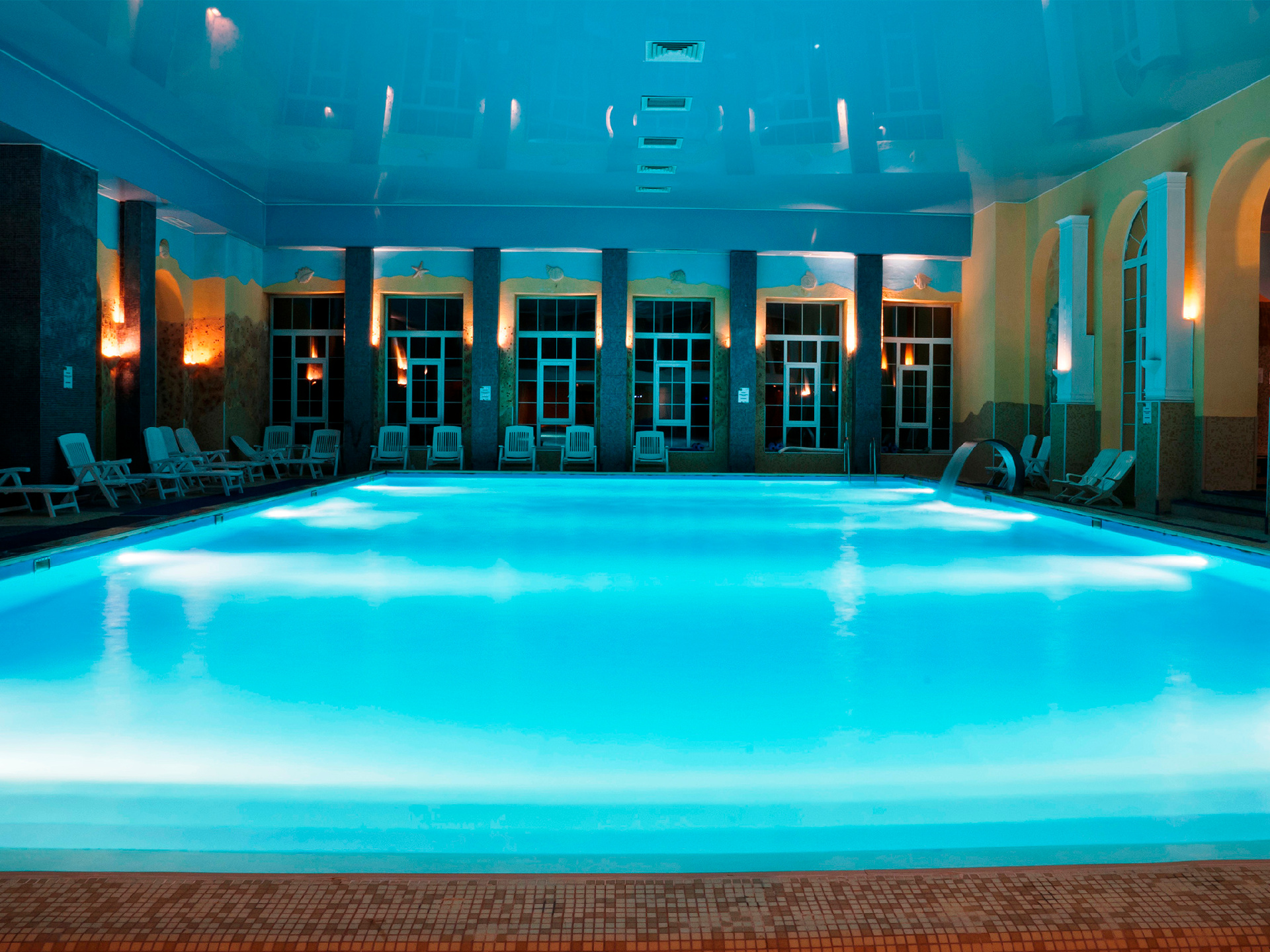 Крытый бассейн -  Парк-отель Фореста Фестиваль Парк