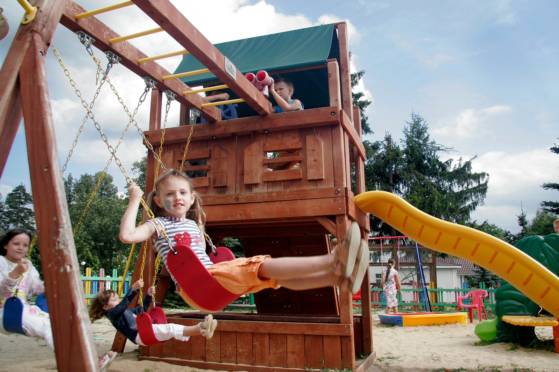 Детская площадка для игр -  Парк-отель Фореста Фестиваль Парк
